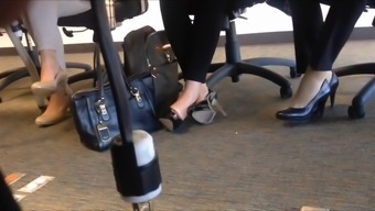 candid heels shoeplay in nylons au bureau 1