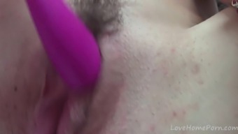 Teen records herself masturbating with a pink toy