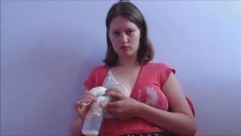 Breast milk pumping. HOTKATI1 2