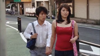 Flirty Japanese babe fucks hardcore after the fist date