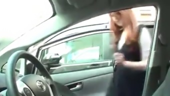 Mom of kindergarten is fuck while driving
