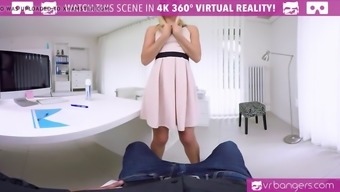 vr porn-hot assistant fuck her boss on the table