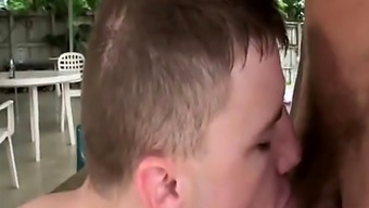 Horny gay jock enjoys blowing schlong outdoors
