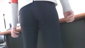 teen girl sexy ass and cameltoe in  pants