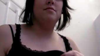 Short haired amateur pallid BBW lazily plays with her big titties