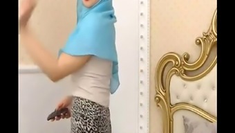 Hot Arab Chick Wearing Her Hijab