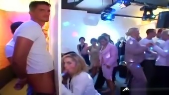 Ladies Are Cheering On Male Strippers With Blowjobs