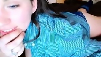 amateur callia4u flashing boobs on live webcam