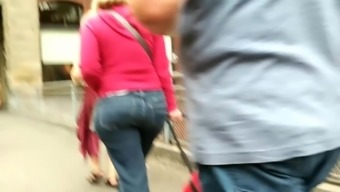 Mature bubble butt milf pawg in jeans