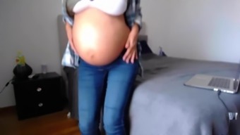 Beautiful Babe In Pregnant On WebCam (TeRRiFieR) 