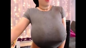 amateur sara242 flashing boobs on live webcam