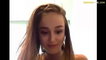 Blonde amateur babe webcam sex machine