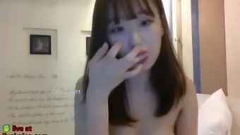 Korean cam babe fucks her hairy pussy