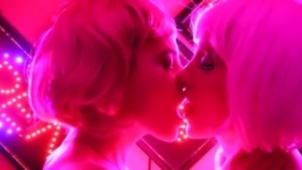 Sexy Lesbian Kiss