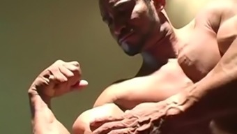 Str8 man bodybuilder flexing muscles naked