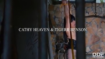 Dominatrix Cathy Heaven crams pussy and ass of submissive Tigerr Benson