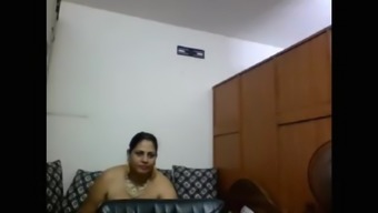 Webcam Aunty Changing