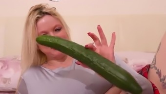 EuropematurE Summer Angel Lee and Cucumber