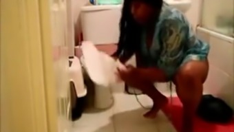 Scat: Sexy Girl Overlooks Bathroom