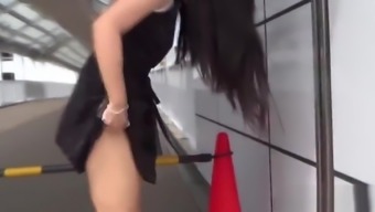 Fetish asian whore peeing in gutter