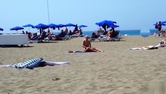 Notgeil am Strand in Spanien - Public im Urlaub Schnuggie91