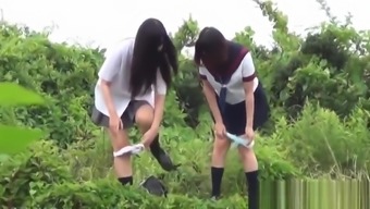Japanese teen skanks pee