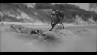 Jessica Alba - Bob Marley Beach Bang