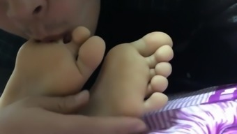 feet licking