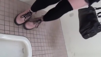 Fetish asian whore peeing for spycam