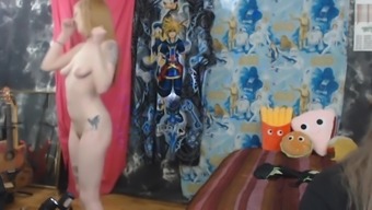 GamerGirlRoxy Strips naked and dances
