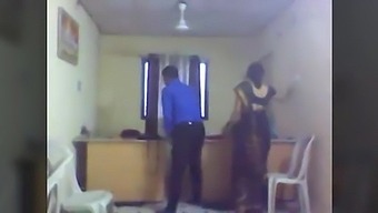 indian Merrid Bhabhi fucking with Boos in Office 
