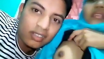 Bangladeshi college lover sucks on her boobs
