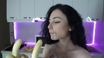 Cute Girl Juicy Sucking Bananas and Licks her Feet