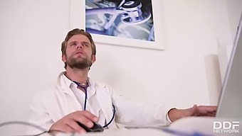 Kinky doc makes nurse squirt