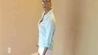 Sexy mature with glasses on her knees sucking a large penis