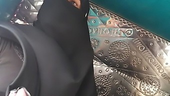 Hot Aunti in hijab 