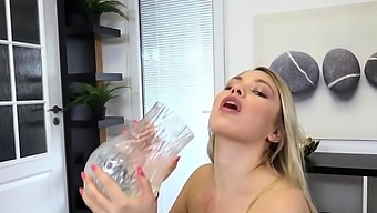 Blondies Piss and Toy Show