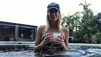 Bombshell in sexy bikini Jessica Drake gives an interview