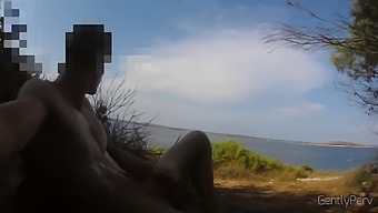 Public beach jerking. The girl passes and talks to me!!