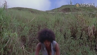 Awesome nude body flashing with such a well known actress Pam Grier