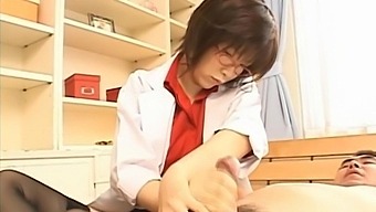 Kasumi Uehara enjoys while having clothed sex in the Hospital