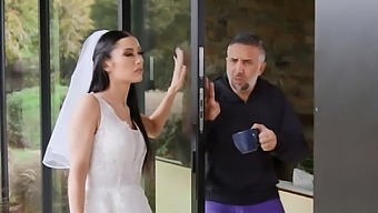 Tempting bride wore wedding dress and went to buddy to get nailed