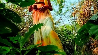 Indian Village Desi Women – Outdoor Natural Boobs – Hindi