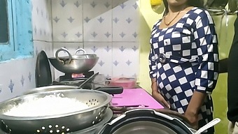 Indian bhabhi cooking in kitchen and brother in law fucking 