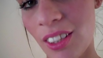Amateur girl Ashayia enjoys getting fucked in closeup video