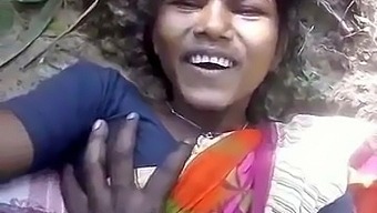 Santali married girl has outdoor sex with boyfriend