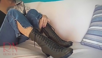 BOOTS FETISH Do you want to smell and lick my boots and cum?