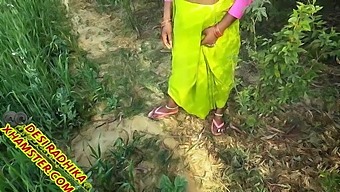 Araher Ke Khet Me Le Ja Ke Chood Diya Chachi Ko Desi Video