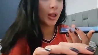 Martinasmith making her friend cumming in her mouth while she is on the phone with her boyfriend
