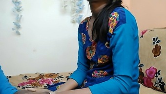 Bhabhi ko porn video Dekhte Hue pakad liya fir choda full  Hindi voice